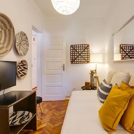 Family Tailor Made Flat In Areeiro