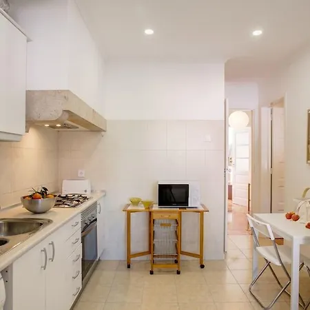 Family Tailor Made Flat In Areeiro Lisboa