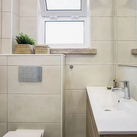 Family Tailor Made Flat In Areeiro Apartment