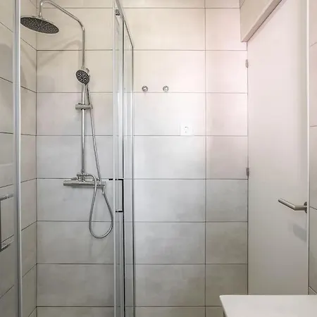 Family Tailor Made Flat In Areeiro Apartman *