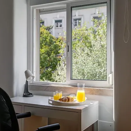 Family Tailor Made Flat In Areeiro